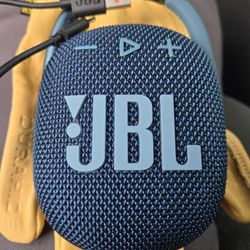 JBL Clip 4