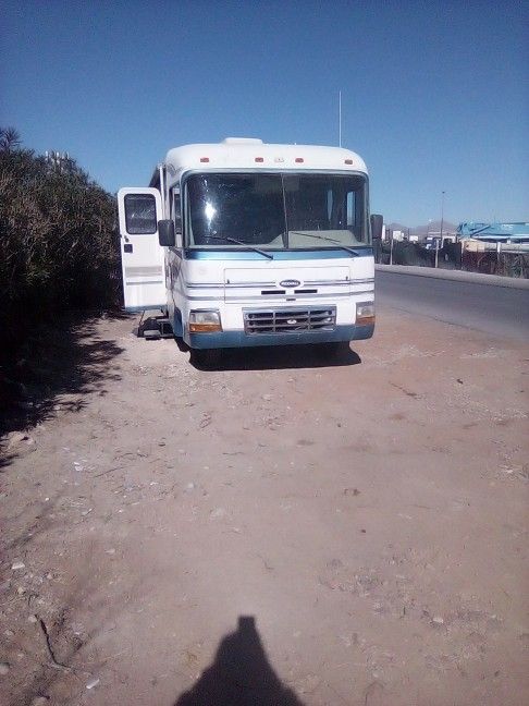 1996 Ford Rexhall. Aerbus for Sale in Las Vegas, NV - OfferUp