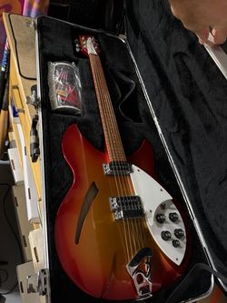 Rickenbacker fireglo 330 w/gold middle