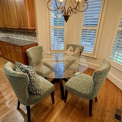 🌟 Stylish Glass Dining Table Set — Excellent Condition! 🌟