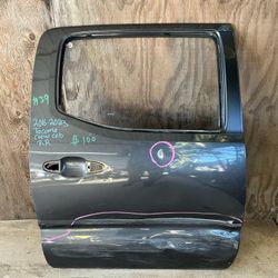 2016-2023 Toyota Tacoma Crew Cab Right Rear Door