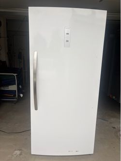 Refrigerator with no freezer