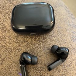 Bluetooth earbuds 