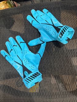 Under Armour blue and black gloves for flag football youth large boys ages 9-12. Click clack #flagfootball# sports #gloves #boygloves #athletic