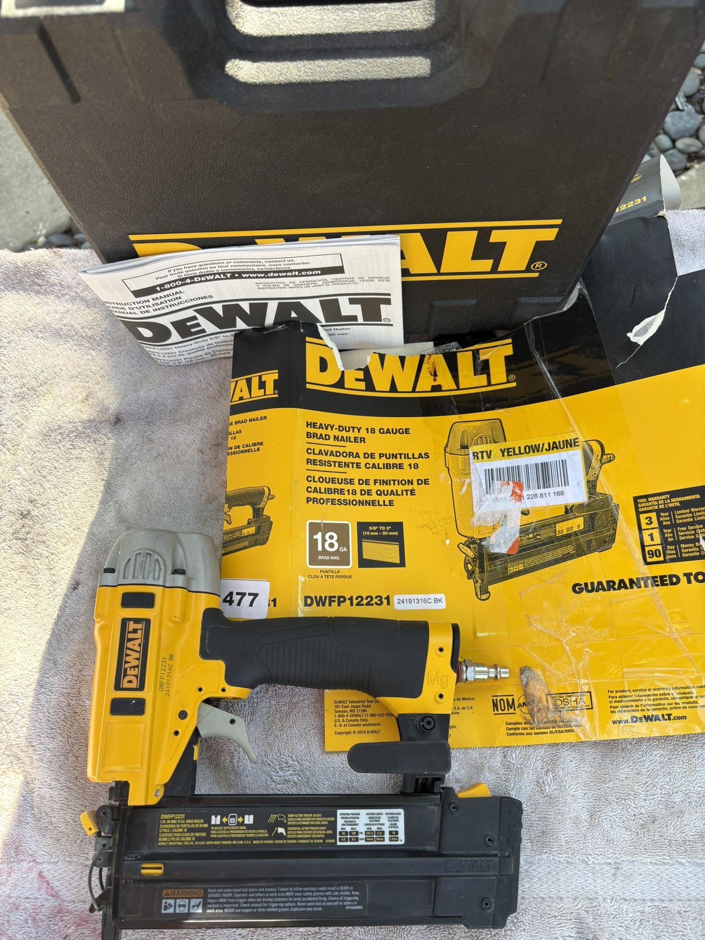 Dewalt 18-Gauge Pneumatic Brad Nailer-DWFP12231-New/Unused/Open Box, Hard Case