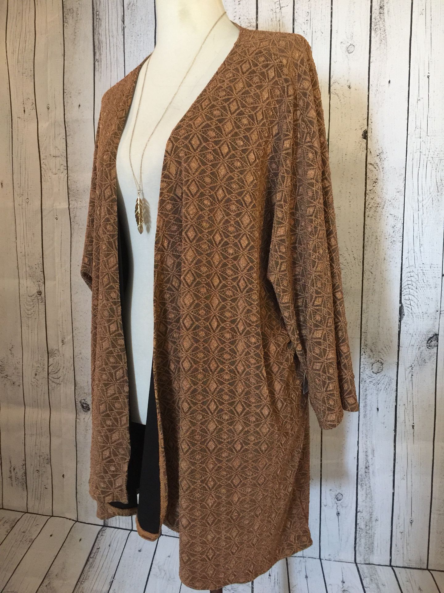 NEW! Lularoe Lindsay Kimono (L-fits up to 3x!)
