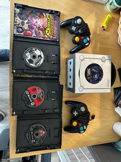 GameCube, 2 controllers and games
