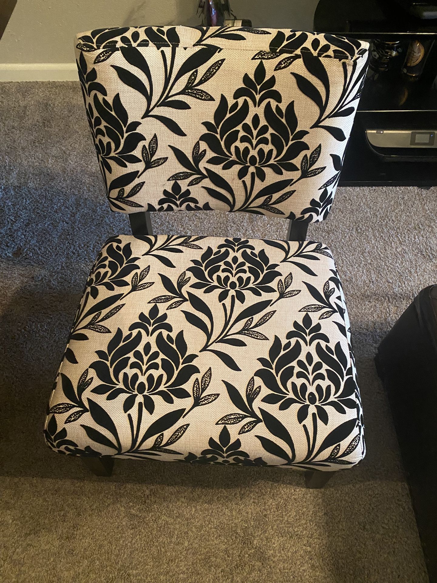 Black And White Chairs 