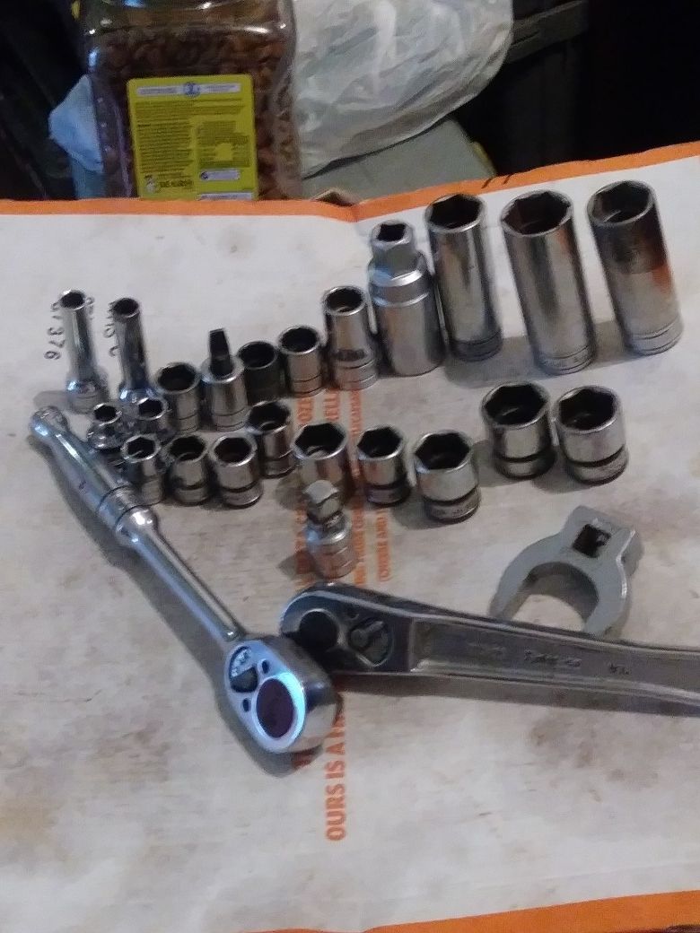 SNAP ON 3/8 DRIVE 26 PIECE SET LOT ALL R IN GOOD CONDITION