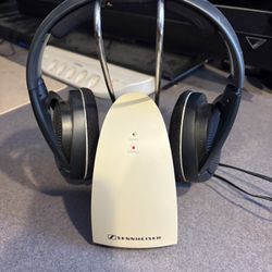 Sennheiser Wireless Headphones With Transmitter /charging Base Unit 