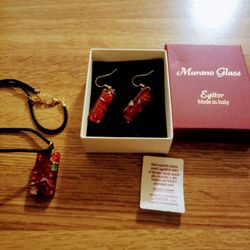 Murano Glass Matching Earring And Necklace/Pendant Set.  Made in Italy
