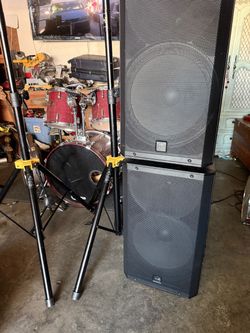 2 Rcfs speakers with Hercules stands