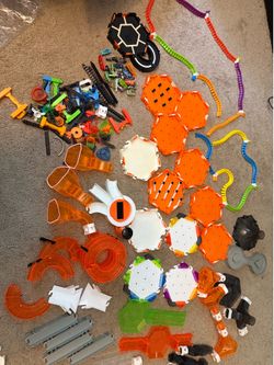 HUGE lot of Hex Bugs and tracks
