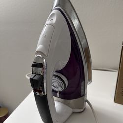 BLACK+DECKER Professional Steam Iron – Stainless Steel