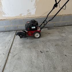 Troy-Bilt TB554 (9") 140cc 4-Cycle Triple Blade Gas Lawn Edger