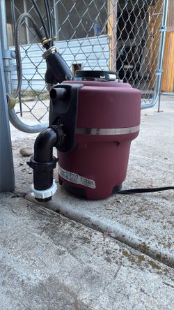 Garbage disposal, in good condition.