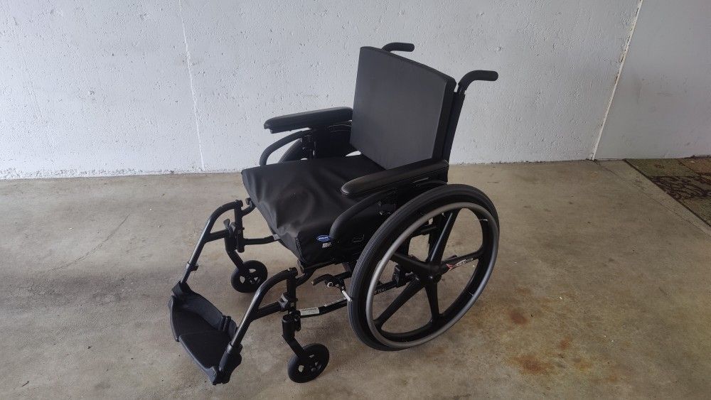 Quickie QXi Wheelchair