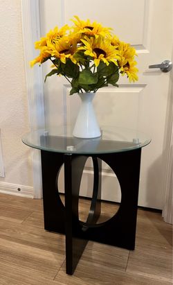 BEAUTIFUL END TABLE