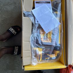 DEWALT ROTARY HAMMER