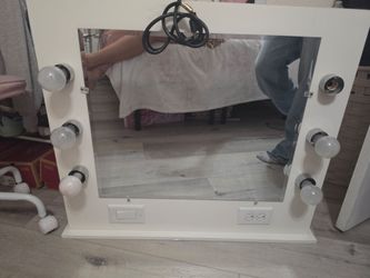 Hollywood mirror