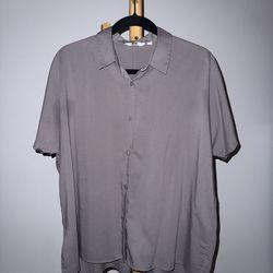 Uniqlo Gray Short Sleeve Button Up