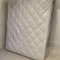 Queen Mattress Set New!!