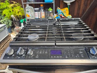 Whirlpool 5 burners gas range + oven