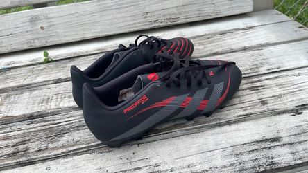 Soccer cleats