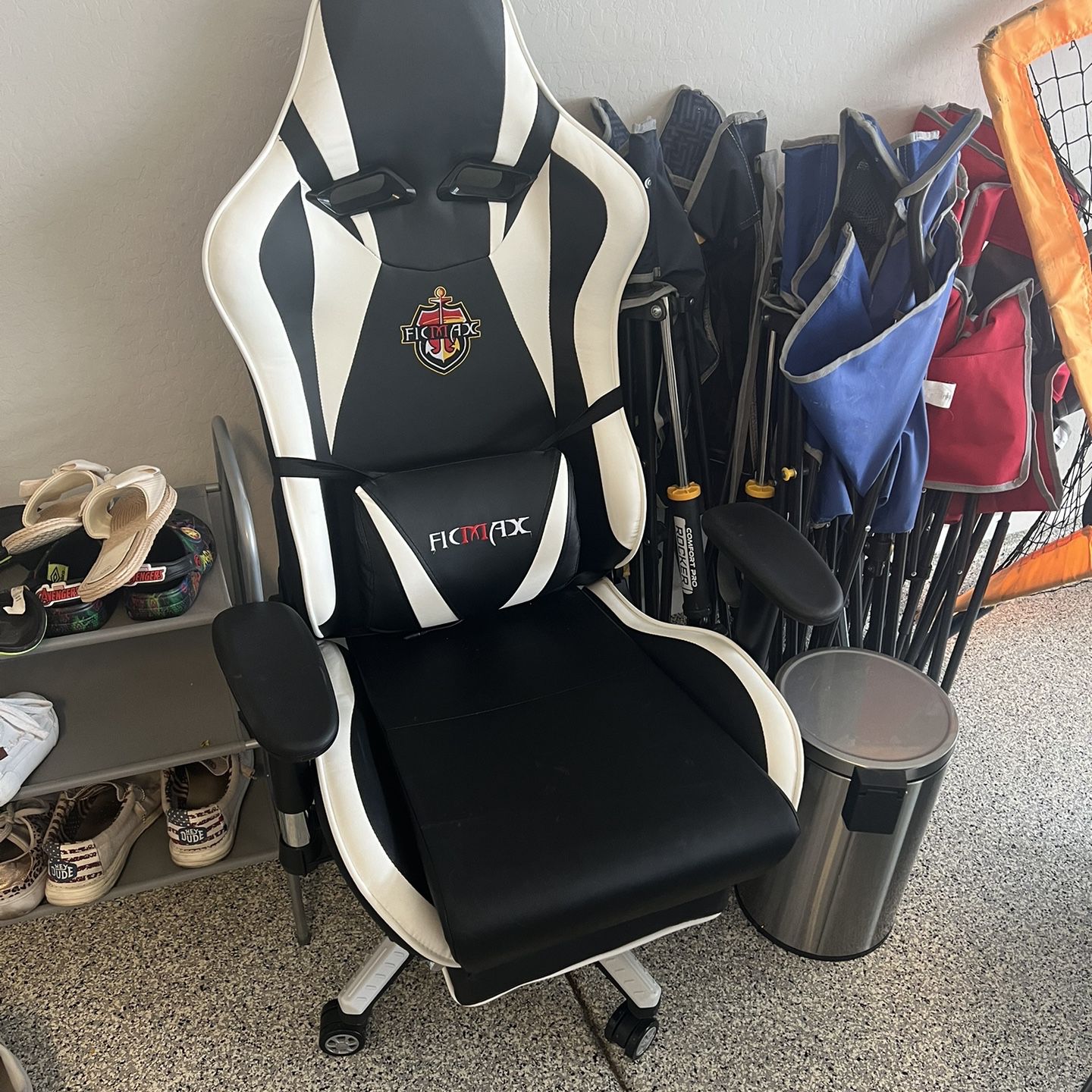 Like New Gaming Chair 