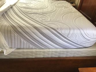 Serta iComfort queen mattress and accessories