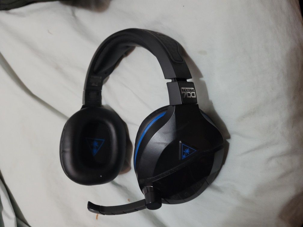 Playstation 4 Bluetooth gaming headphones $25 excellent working conditions