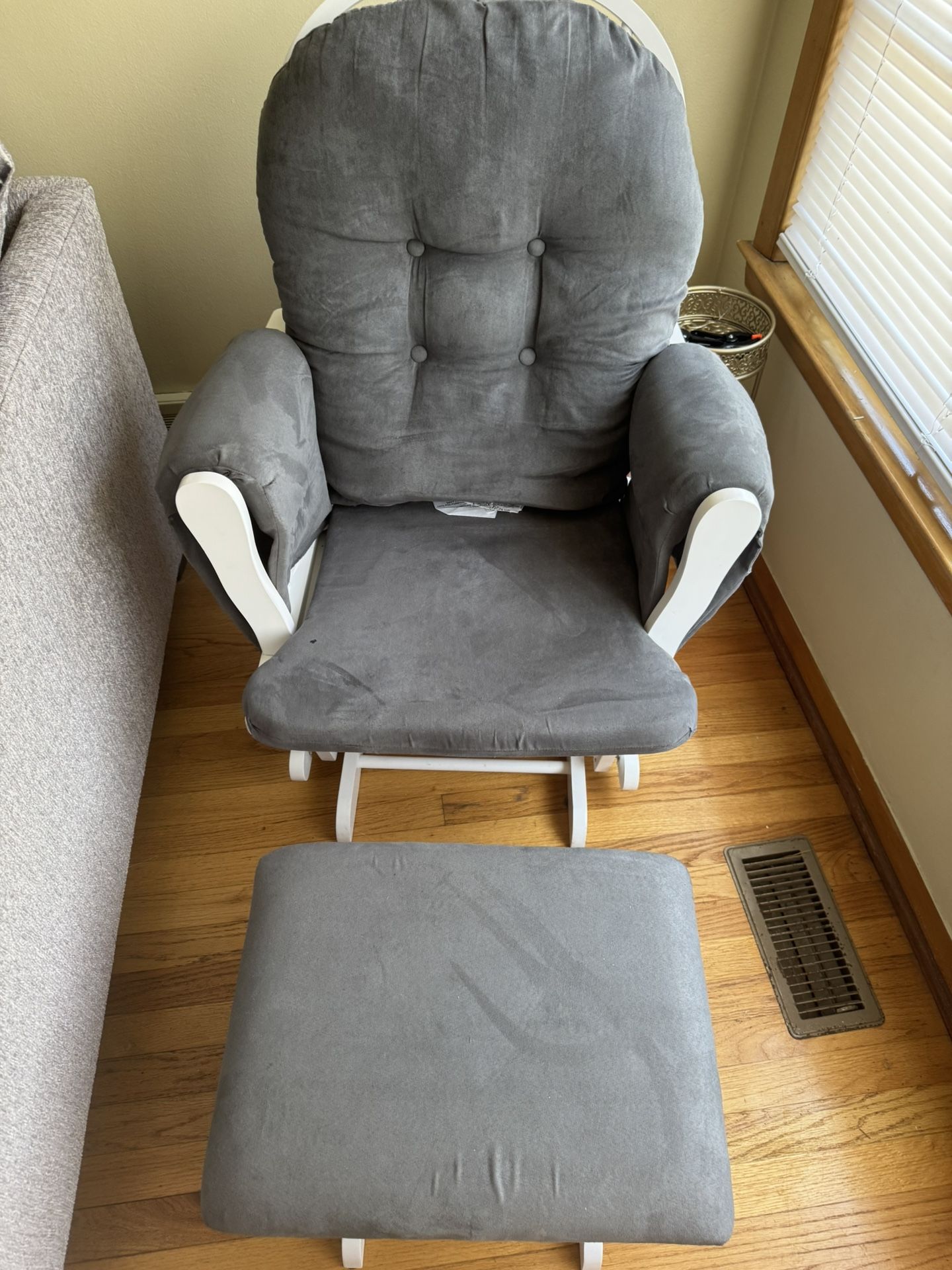Nursery Rocking Chair With Ottoman