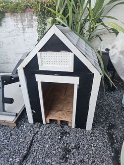Large Wooden Outdoor Dog Haouse
