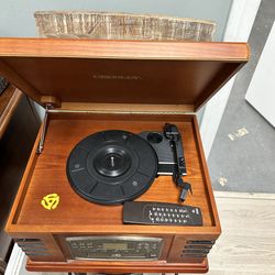 Crowley Turntable CD Cassette Radio