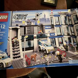 LEGO City Police Station 7498 -Brand New