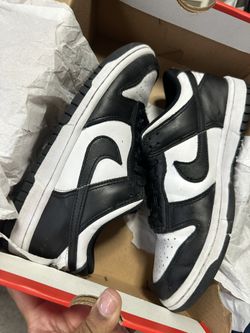 Big kids Nike dunk panda SIZE 5.5