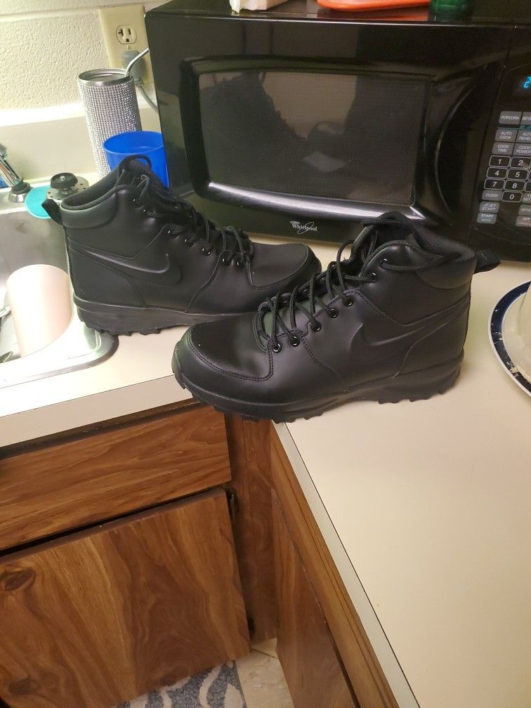 Nike Boots Sz 10.5