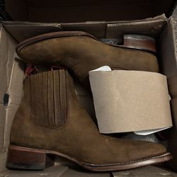 Botines cafés cuadrados