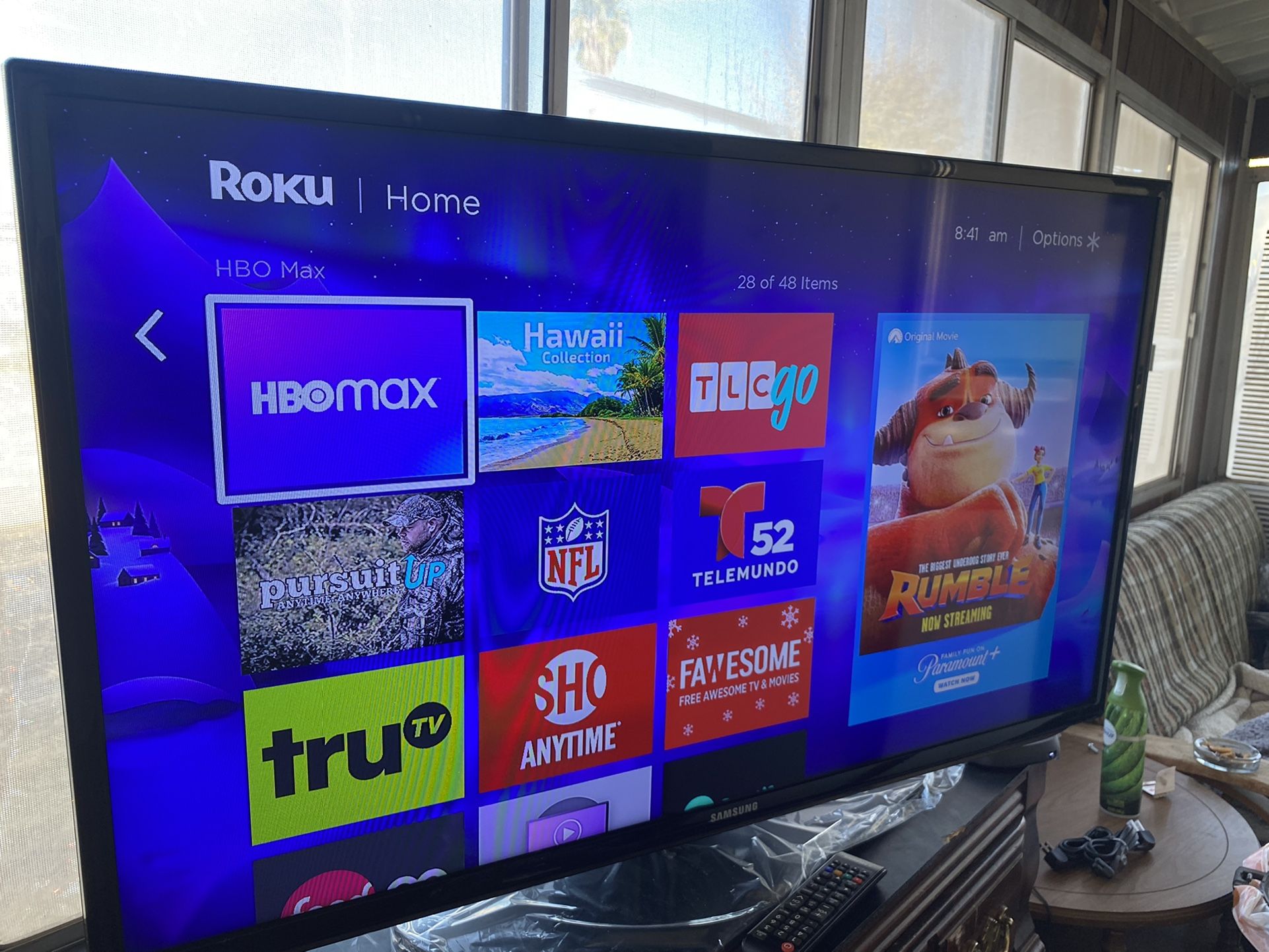 40" Samsung TV's with new remotes and swivel stands