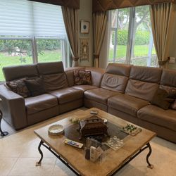 Natuzzi Full Leather Reclining / Sleeper Sectional - Amazing Condition 