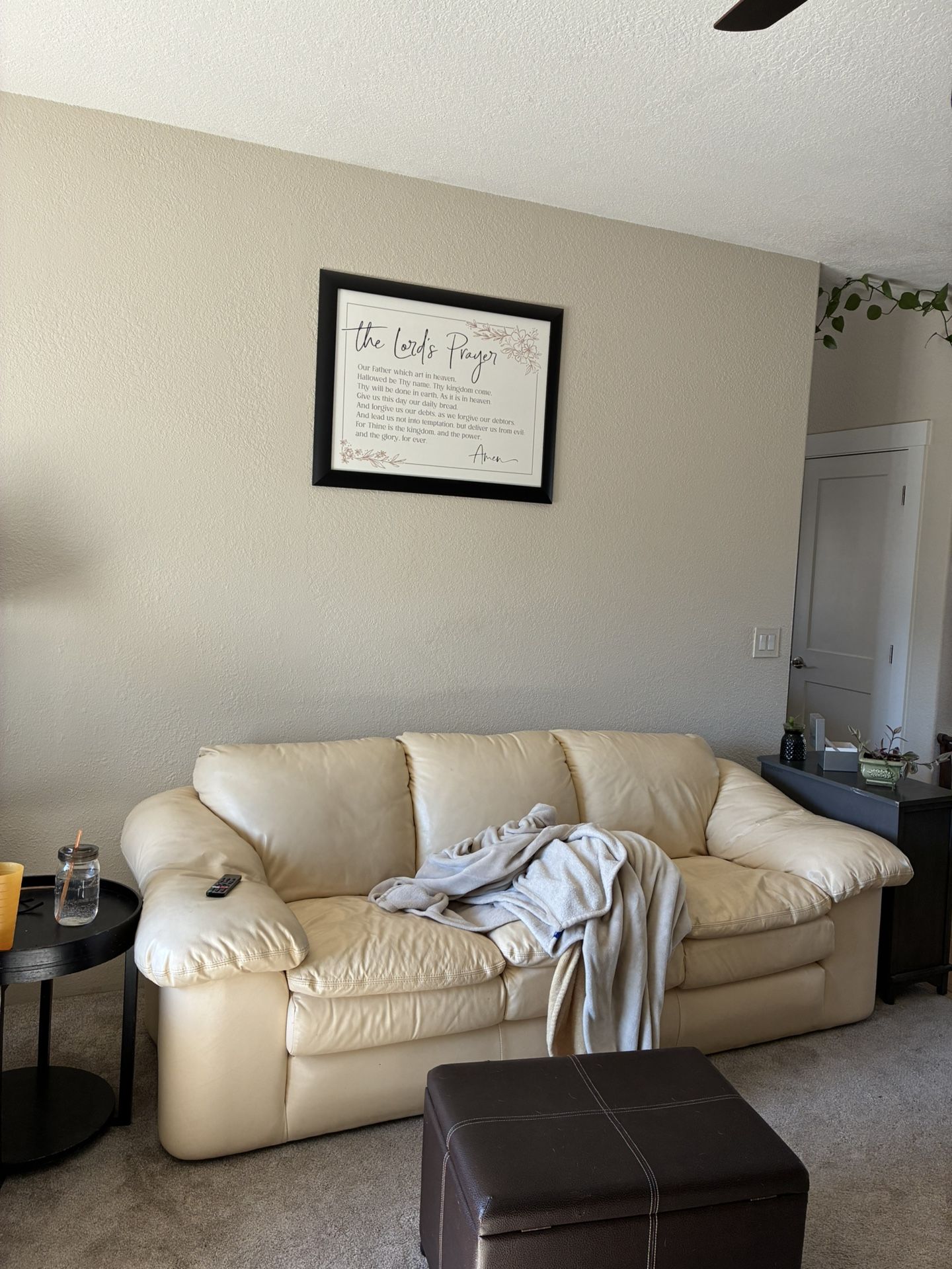 Leather Couch 3-seater from gates Furniture