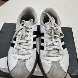 Adidas  Size 7 WOMAN'S 