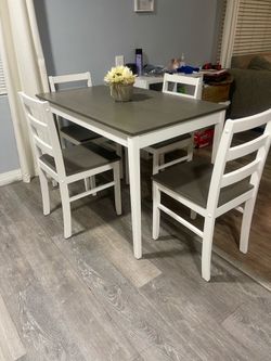 Beautiful Small Wooden Table + 4 Chairs — Like New