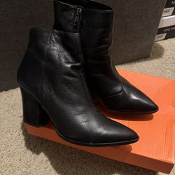 Steve Madden Woman Size 10 Bottles Wore Like Twice  