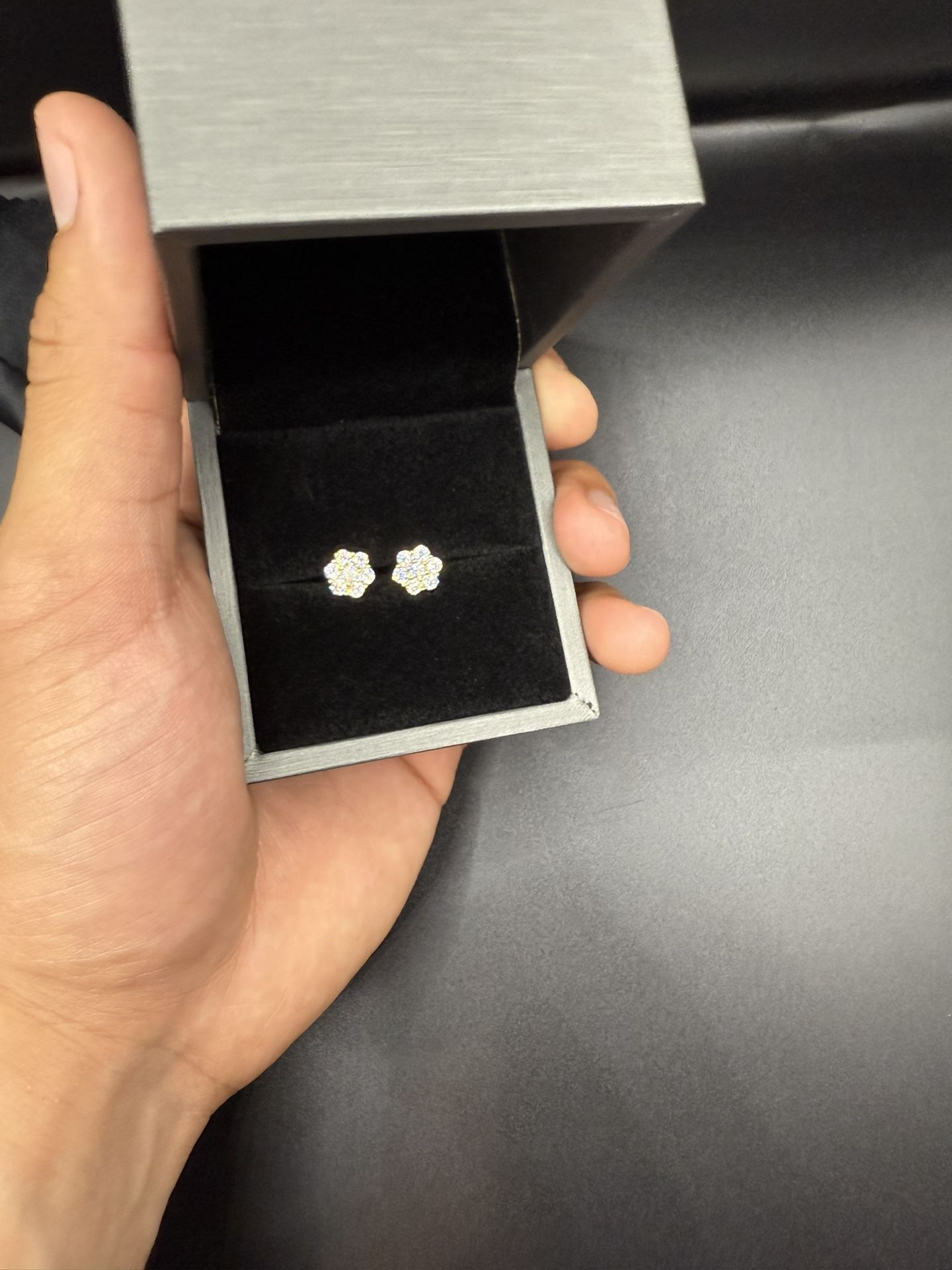 Vs1 Flower Cluster Diamond Earrings