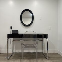 Black Desk