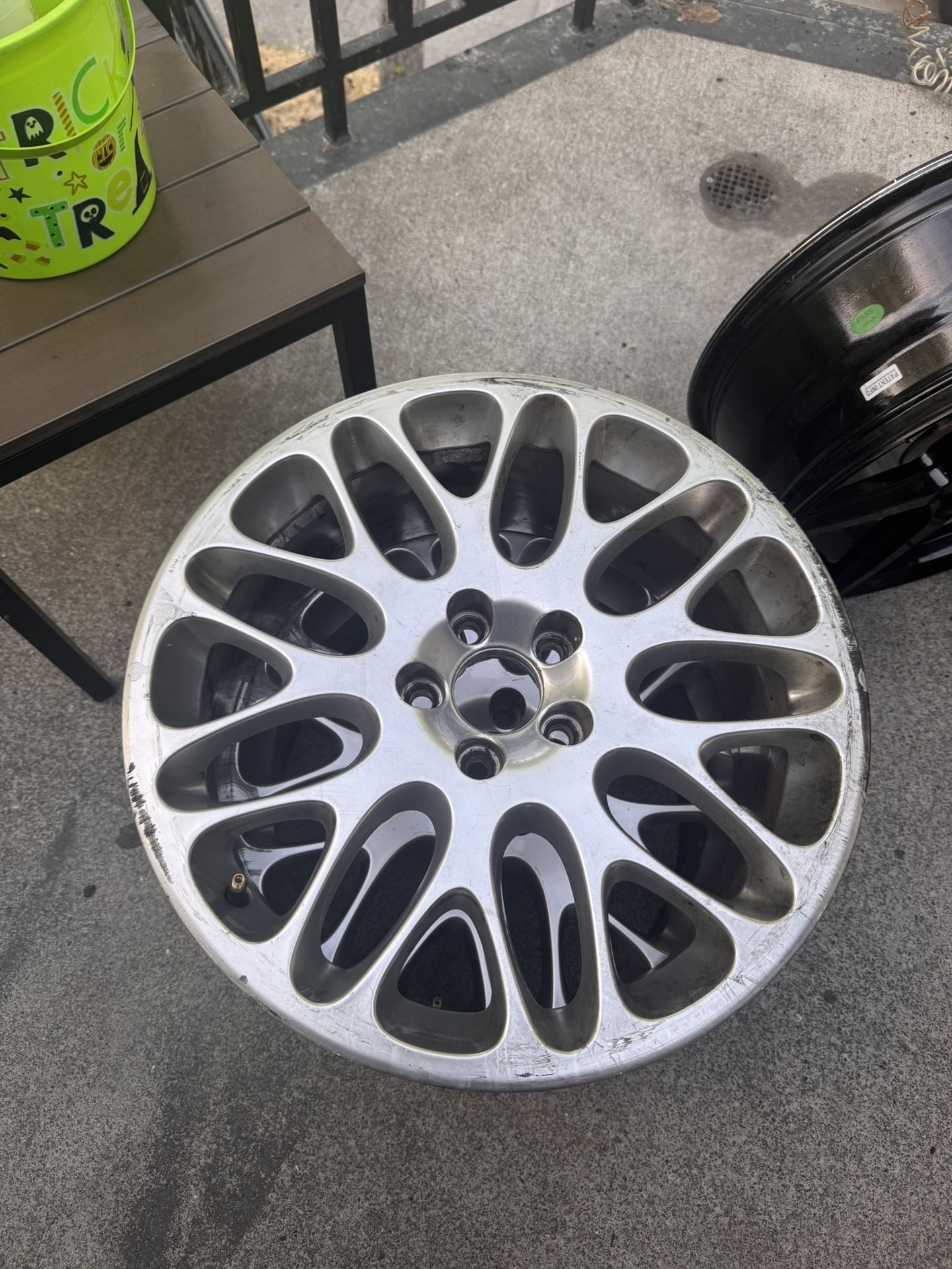 factory rims, likely from a Lincoln or Ford luxury sedan—possibly from a Lincoln MKZ, MKX, or older Ford Taurus or Fusion Limited trim.