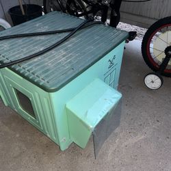 Heated Outdoor Cat House 