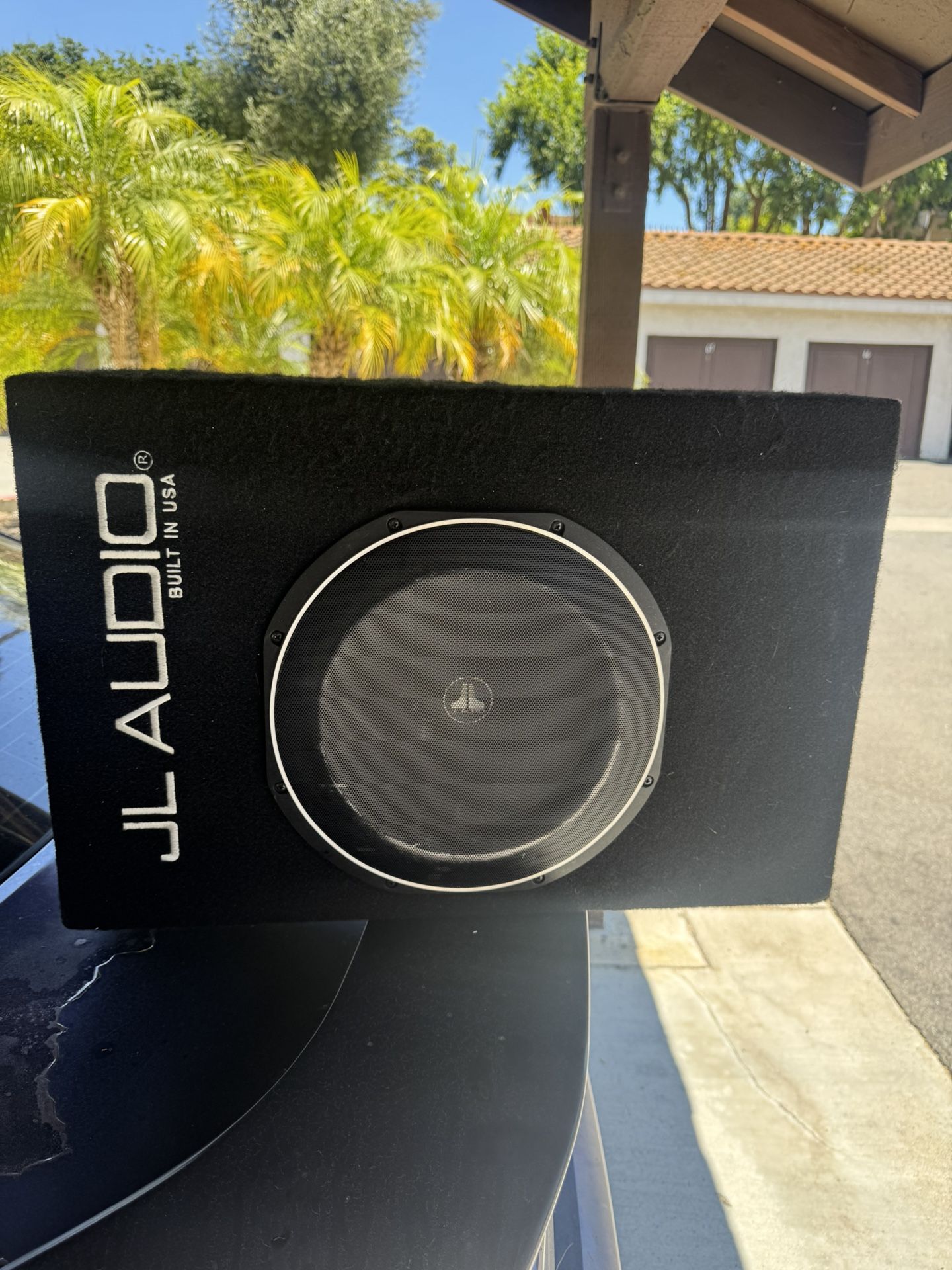 PowerWedge+â„¢ powered subwoofer with 12" sub and 400-watt amp