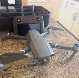 DJI Mavic 2 Zoom Drone Fly More + Smart Controller & Case